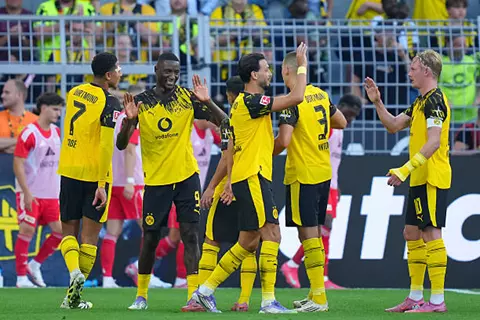 دورتموند يسحق يونيون برلين بثلاثية في الدوري الألماني